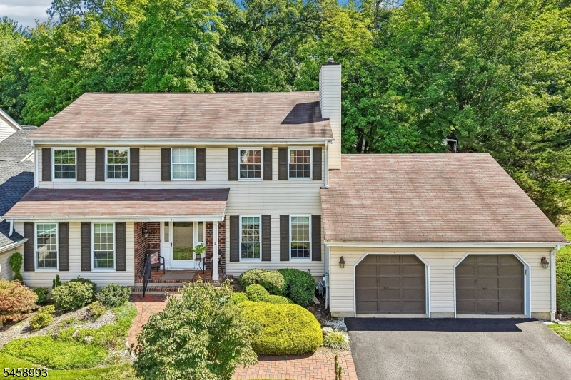 12 Clearwater Dr