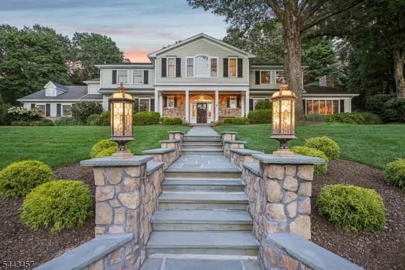 9 Canterbury Ln, Summit City, NJ 07901