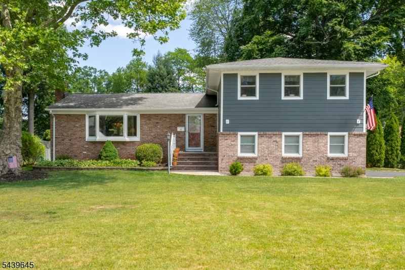  6 Woodbine Cir, New Providence, NJ 07974 
