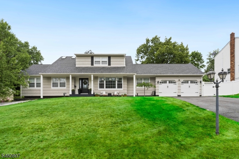 15 Almroth Dr