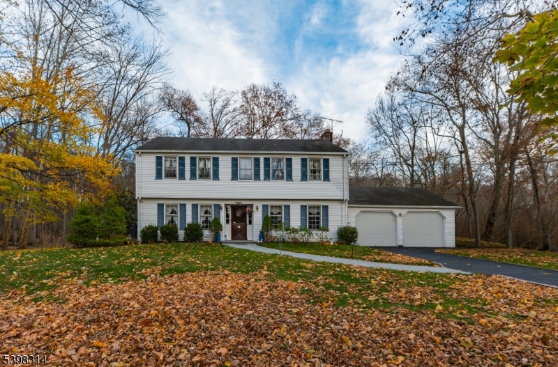 280 River Dr, Rivervale, NJ 07675