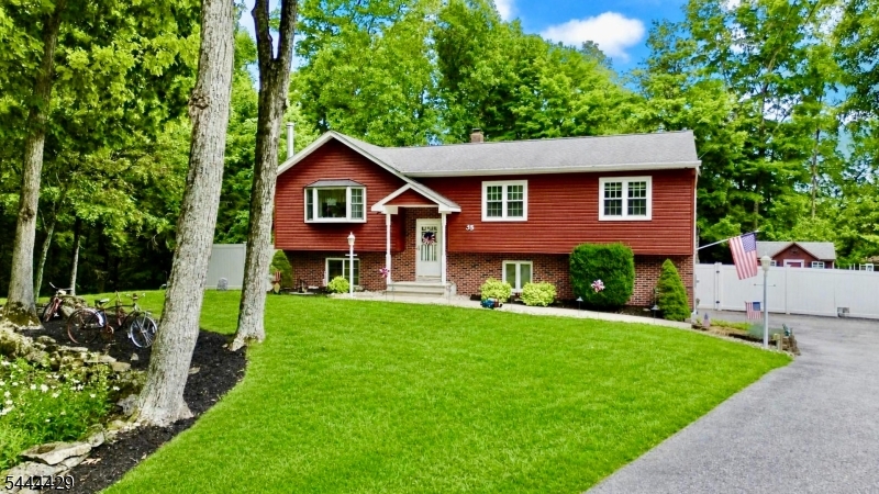 35 Deerfield Dr