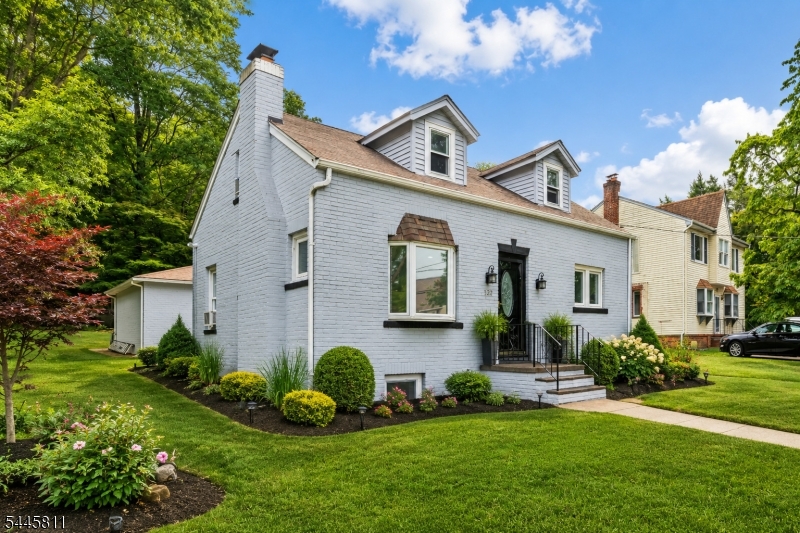 122 Garside Ave