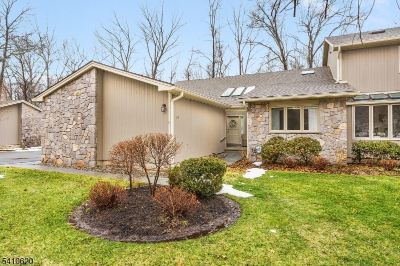 35 Roberts Cir, Bernards Twp., NJ 07920