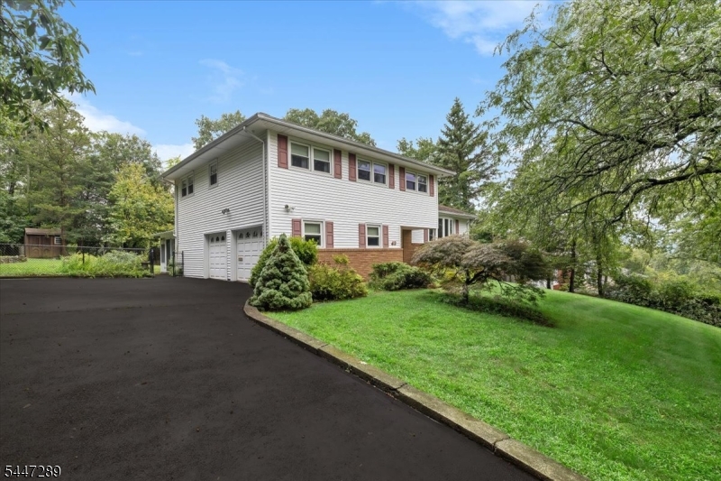42 Aberdeen Ave