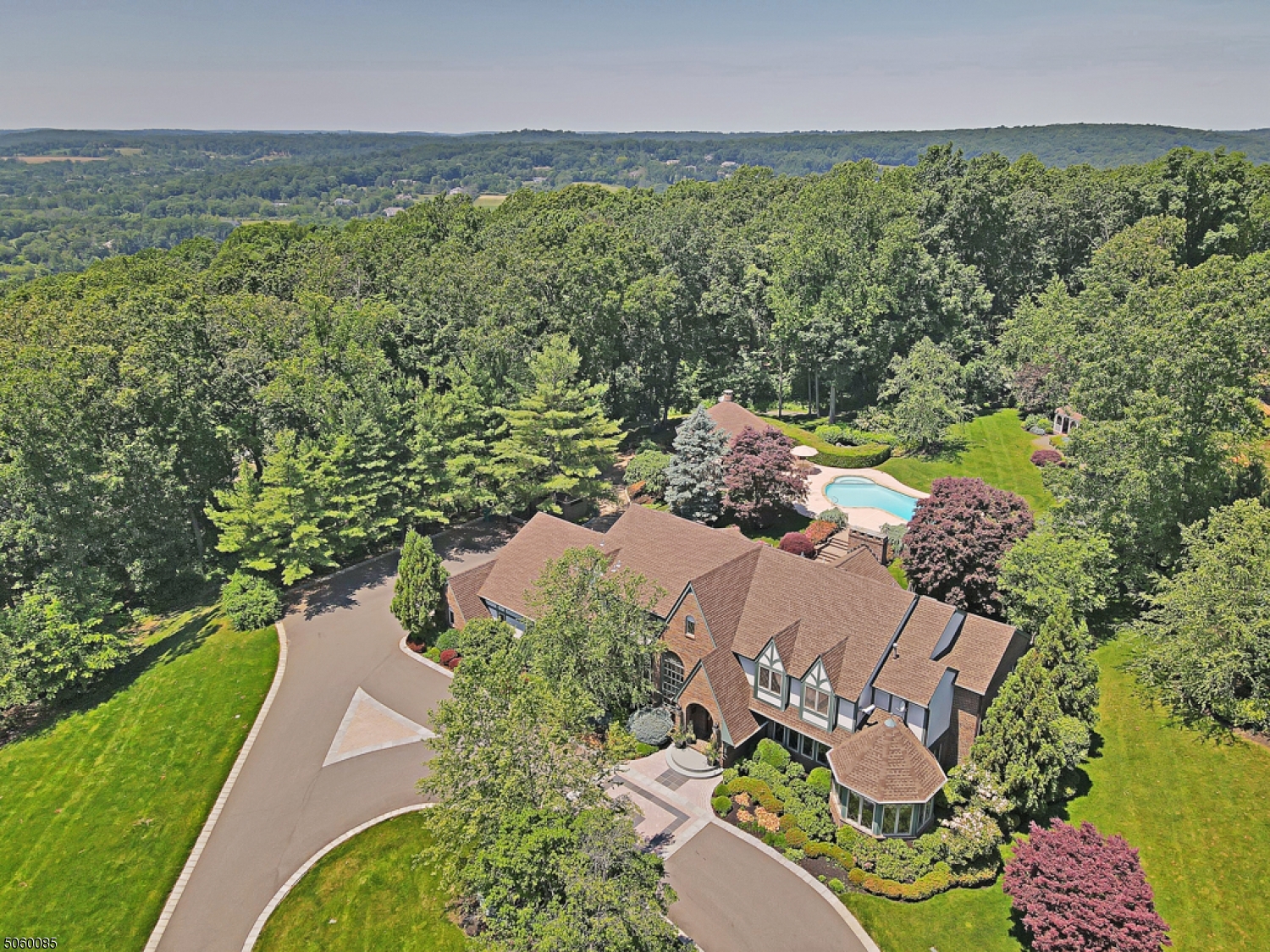 12 CARRIAGE HILL DR, MENDHAM TWP., NJ 07931