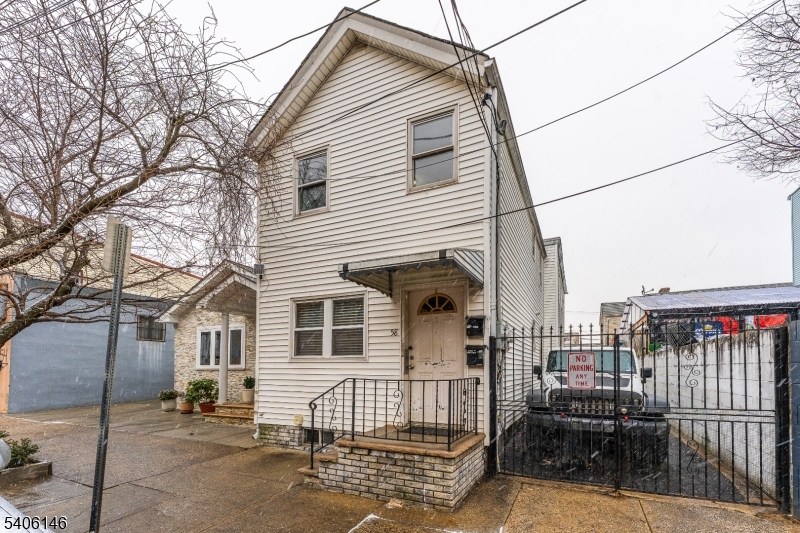 58 Van Buren St, Newark City, NJ 07105